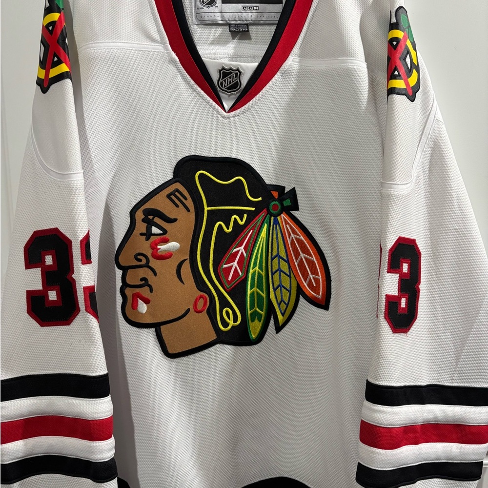 Chicago Blackhawks NHL White Jersey with Multicolor Logo - Picture 2 of 4